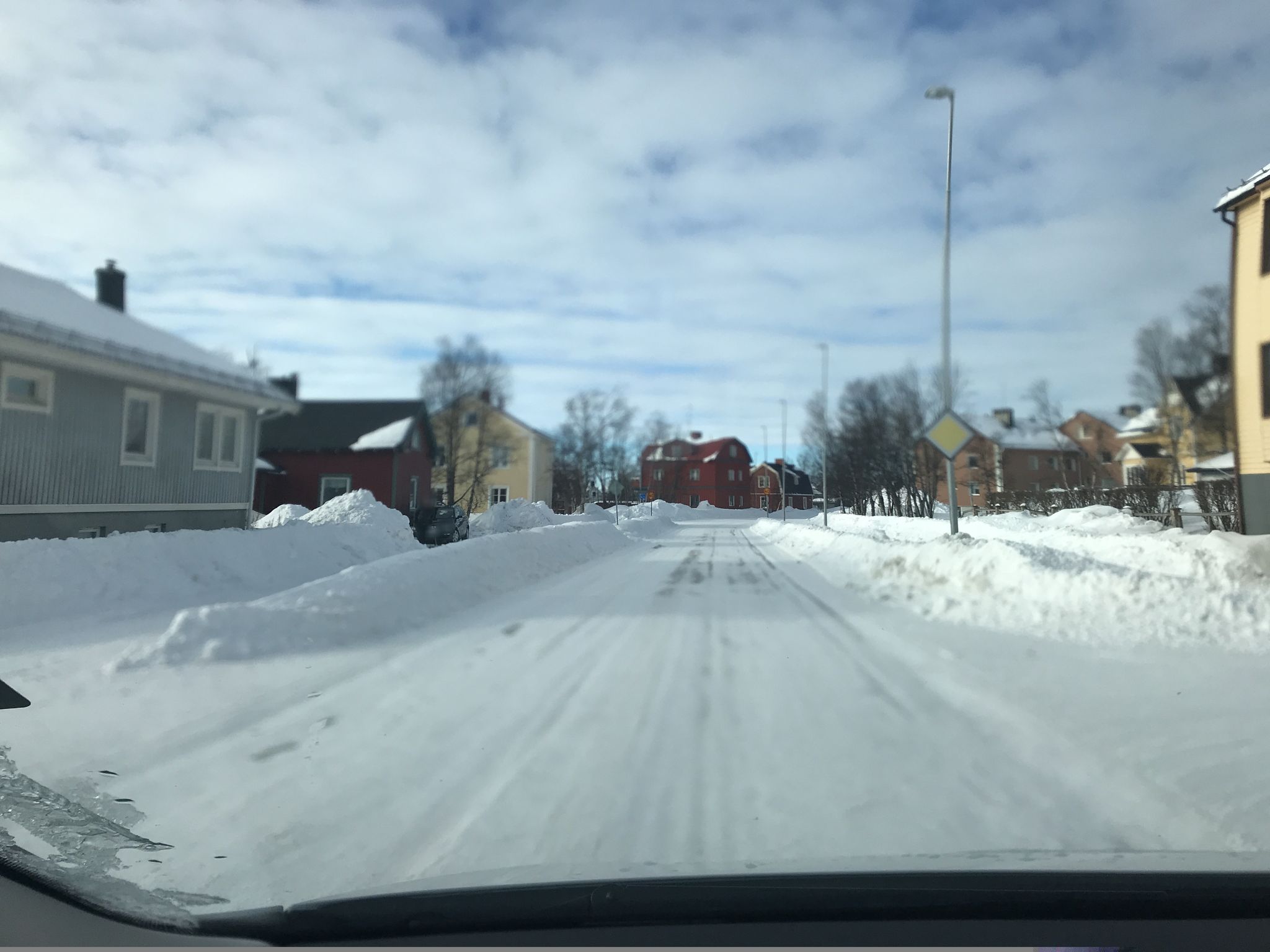 Snow query, Kiruna residential street.